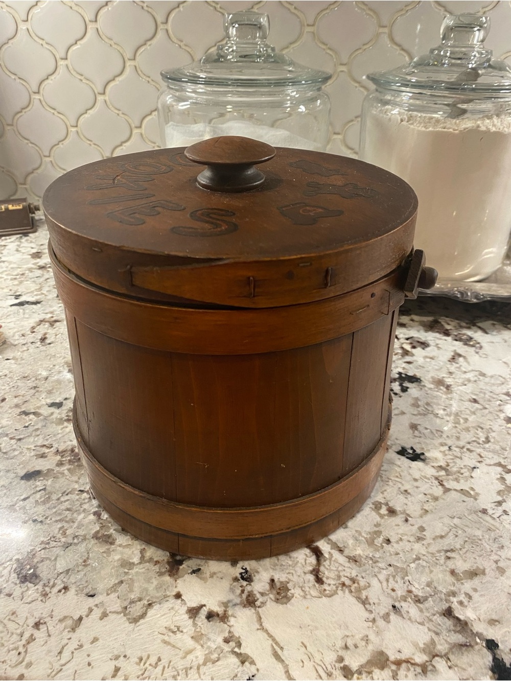 VINTAGE WOODEN
COOKIE FIRKIN